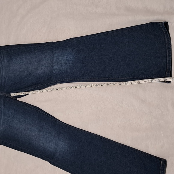 Loft Outlet Bootcut Jeans. Size 6. Medium Wash. - Picture 9 of 16